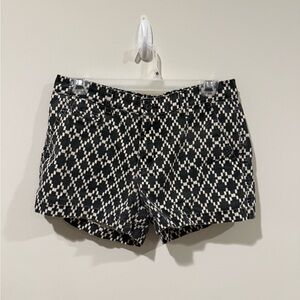 Gap Black and White Patterned Women Chino Shorts Size 02R